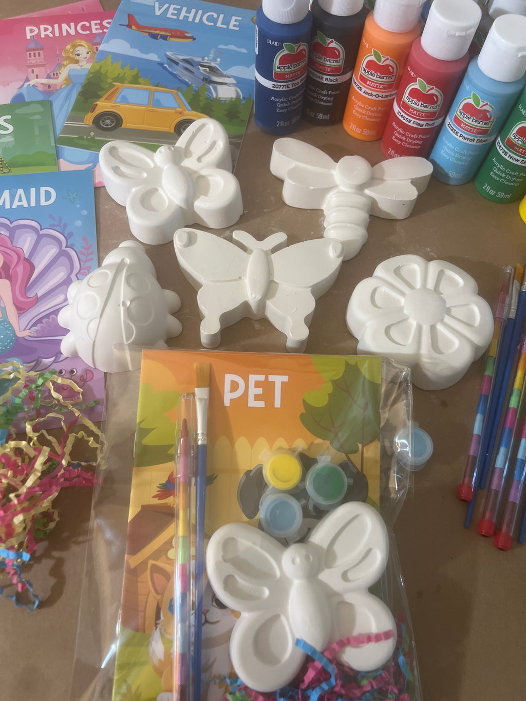 12 Pcs Butterfly-Paintable Plaster Figurines with Coloring Book