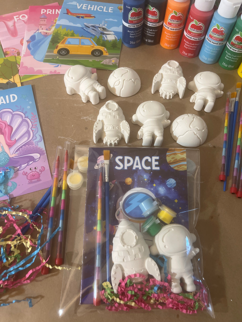 Space Jam-Paintable Plaster Figurines with Coloring Book